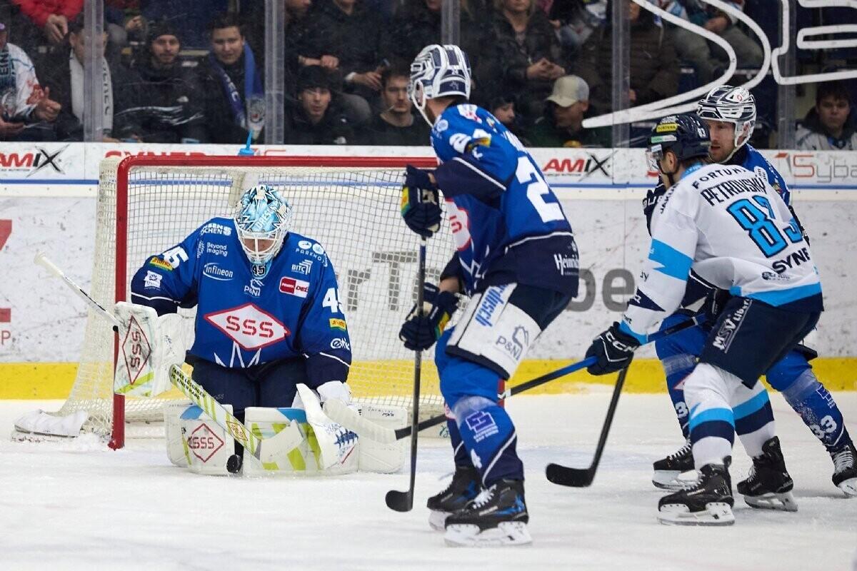 Tygři se s Drážďany střetli vloni v olympijské pauze, foto: hcbilitygri.cz